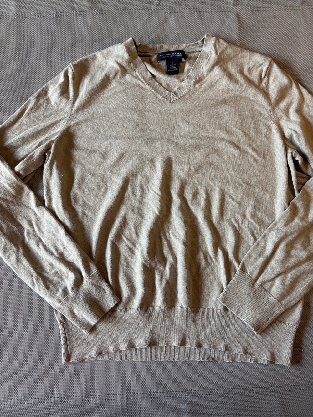 Banana Republic wms S V-Neck Sweater in Light Beige silk cashmere cotton